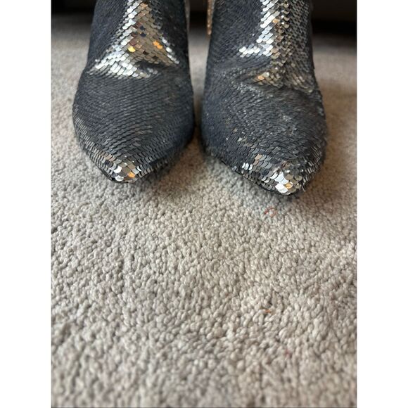 ALICE AND OLIVIA Celyn Sequined Ankle Booties In Silver, $595 Sz 9.5 - Picture 5 of 11